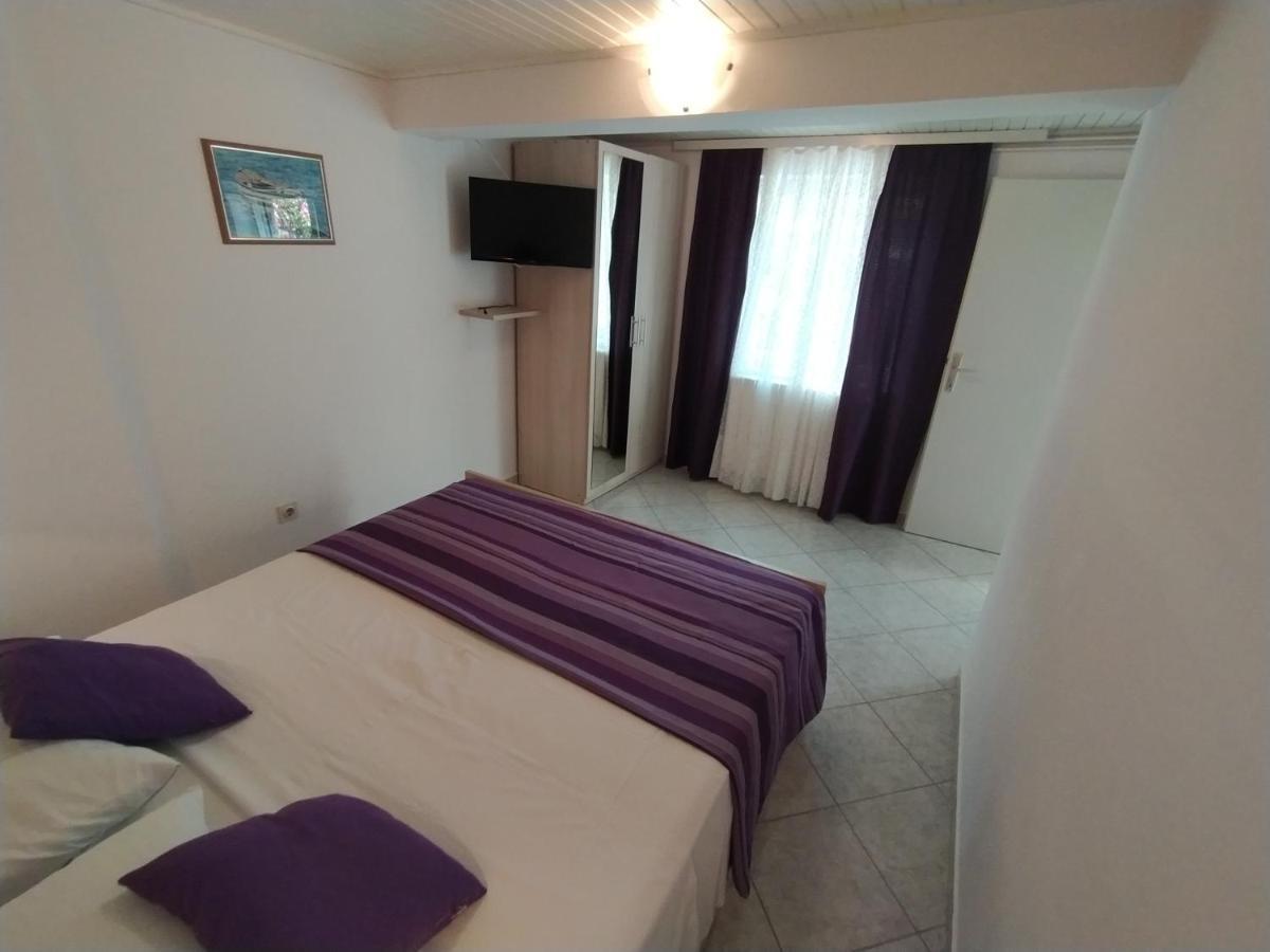 Apartments Dario Krk Town Exterior photo